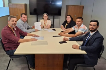 Vereadores entregam ofício na Seduc pedindo início imediato da reforma elétrica da ETEEI