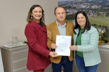 Vereadora Yasmin Prestes entrega emenda parlamentar ao Executivo Municipal