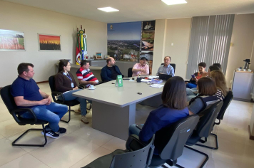 Poder Legislativo participa de ato de entrega de veículo para a Secretaria da Saúde