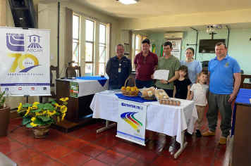 Poder Legislativo presente no ato de assinatura de contrato do Programa Agrofamília e entrega de certificado do Programa Peaf