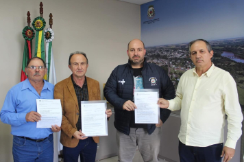 Vereador Jordão Dirceu de Oliveira e Vereador Nerci Antunes Bueno entregam emendas parlamentares ao Executivo Municipal