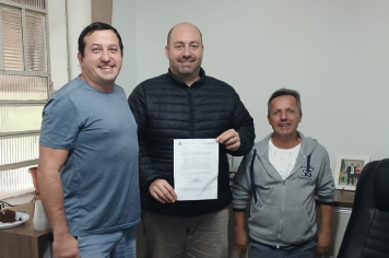 Vereador Nahin da Silva Santos entrega emenda parlamentar para Secretaria de Saúde