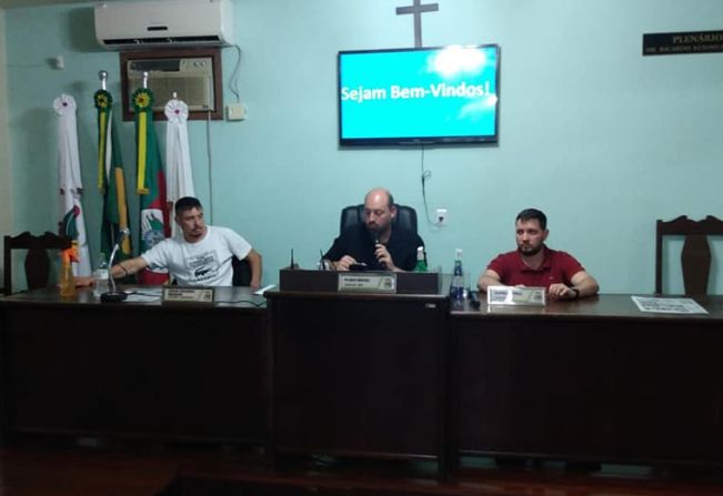 Vereador Lawrence Uggeri Pizetta assume a presidência da Câmara de Vereadores de Entre-Ijuís
